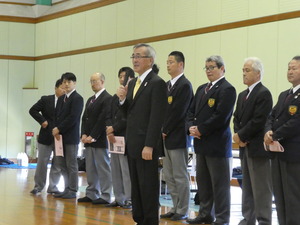 開会式で挨拶をする奥塚市長