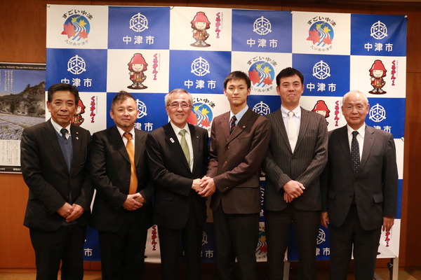 市長フォト 北海道日本ハムファイターズ入団報告会 田中瑛斗選手 大分県中津市