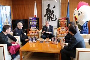 歓談・試食の様子