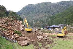 重機による土砂撤去