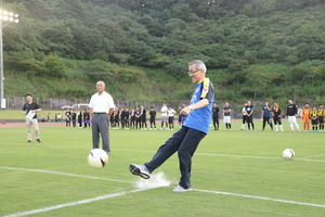 奥塚市長によるキックイン