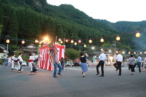 踊りの様子