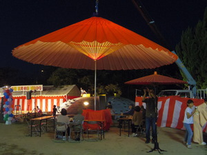 直径8メートル高さ5メートルの大和傘
