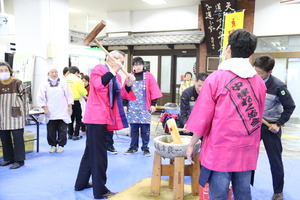 餅つきの様子