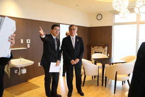 施設見学の様子