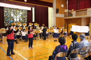 中津北高吹奏楽部の演奏と手話のコラボ