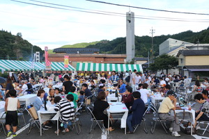 賑わう会場の様子