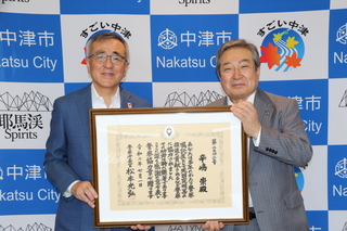 奥塚市長（写真左）と辛嶋氏
