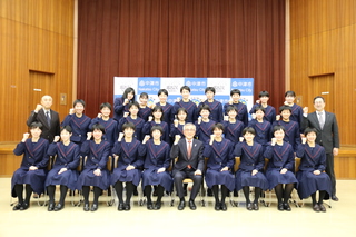 集合写真（奥塚市長は写真前列中央）