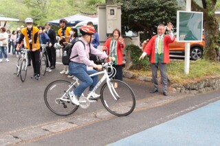 耶馬溪サイクリングターミナル出発の様子