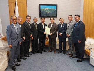 内閣官房長官