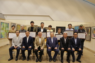 記念写真（奥塚市長は前列真ん中左）