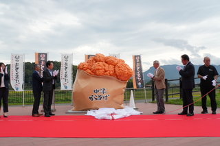 モニュメント除幕式 モニュメント除幕式