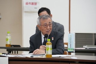 発言する奥塚市長