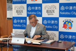 オンラインで分科会に参加する奥塚市長