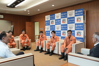 歓談のようす 歓談のようす